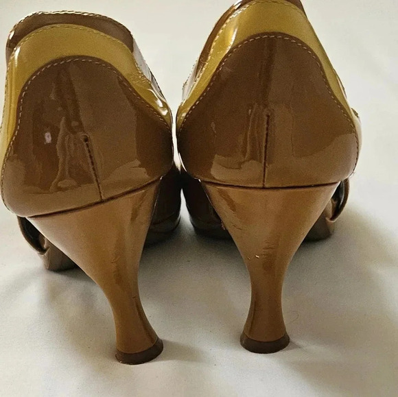 Emanuel Paolo Italy Women's Brown & Gold Heel Patent Leather Pumps Size 7 Rare - Picture 2 of 5